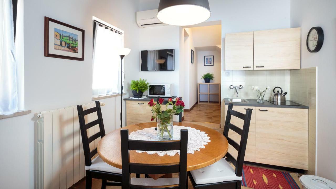 Apartments C52 Ровінь Екстер'єр фото
